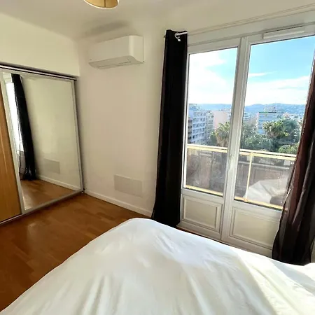 Apartment Juan Les Pins Centre - 4 Personnes - Dernier Etage