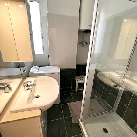 Juan Les Pins Town Center - 4 People - Floor Apartment Antibes