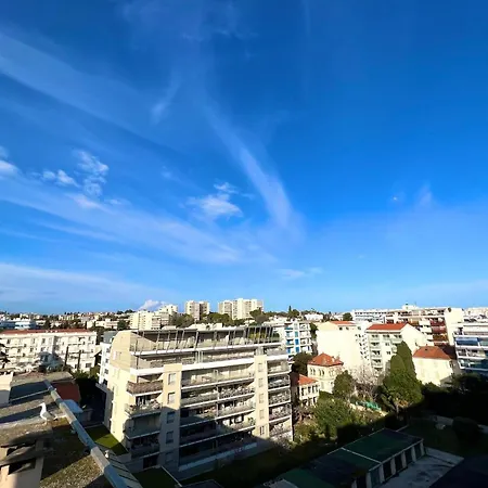 Juan Les Pins Centre - 4 Personnes - Dernier Etage Apartment
