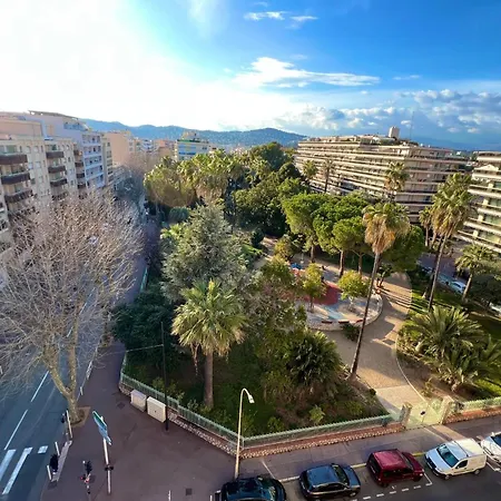Juan Les Pins Centre - 4 Personnes - Dernier Etage Apartment Antibes